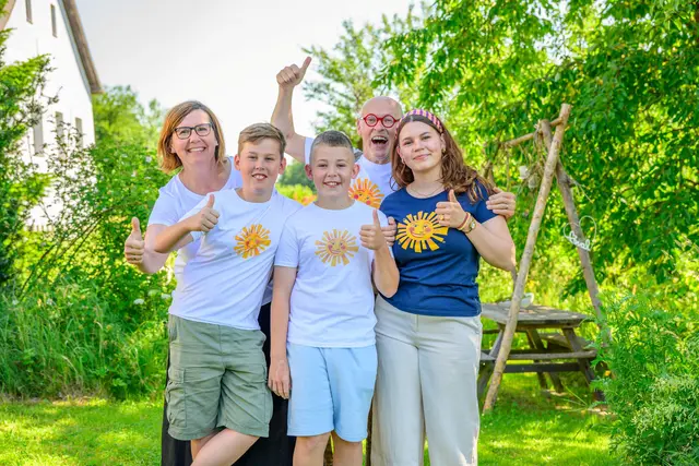 Beim Fest konnte sich die Familie Gutmann über ein gelungenes Miteinander und viele schöne Begegnungen freuen. v.l.: Edith, Severin, Valentin, Johannes und Lea Gutmann | Foto: Markus Haffert