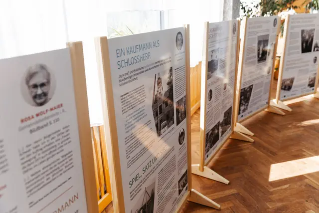 Die Ausstellung Oral History umriss großformatig den Inhalt des Zeitzeugen-Buches | Foto: privat