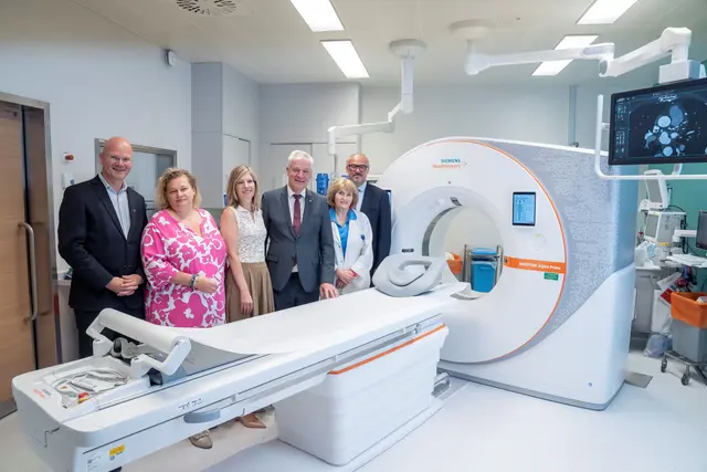 Franz Laback (Geschäftsführer Gesundheit Region Mitte GmbH, Elisabeth Bräutigam (Vorständin NÖ LGA), Karin Pieber (Ärztliche Direktorin Universitätsklinikum St. Pölten), Landesrat Anton Kasser, Gertraud Heinz Martin Nohava, Head of Sales &amp; Diagnostic Imaging Austria (Siemens Healthineers) | Foto: NÖ LGA / Robert Herbst