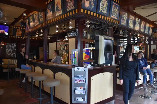 Das Lokal war bislang ein uriges Szenelokal, das frühmorgens bis spät in die Nacht geöffnet hatte. | Foto: Movie Café