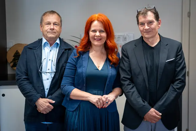 Landesrätin Cornelia Hagele im Austausch mit „pro mente“ Tirol Präsident Martin Kurz (l.) und Geschäftsführer Markus Walpoth (r.) | Foto: Land Tirol/Neuner