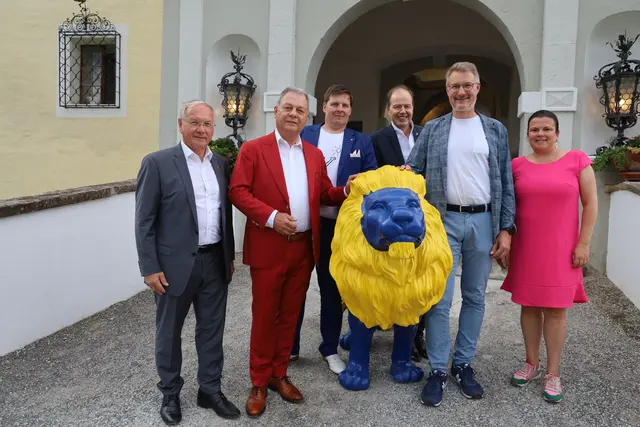 Bürgermeister Josef Ober (l.) und Vizebürgermeisterin Sonja Skalnik mit Präsident Claudius Handl, Past-Präsident Michael Sammer, Sekretär Alf-Torbjörn Matschiner und Vizepräsident Philipp Hörrlein (v. l.)