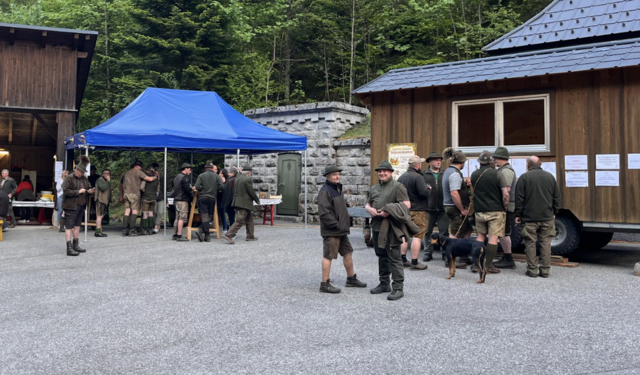 Vor Kurzem trafen sich über 100 Jägerinnen und Jäger.