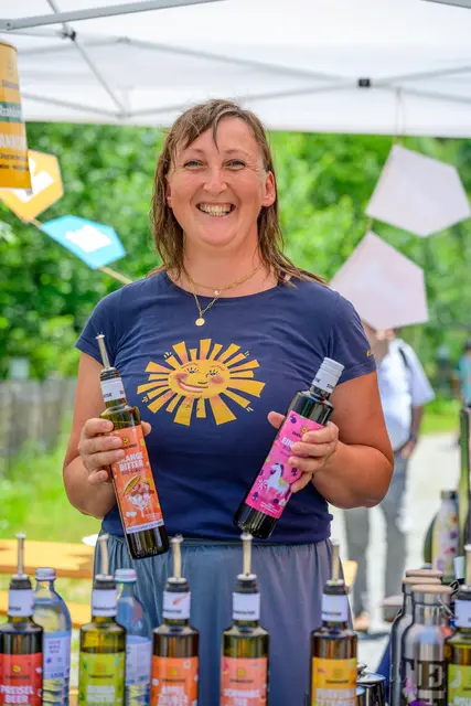 Auch die neuen Sirupe sorgten beim Fest für großen Anklang: Am Sirup-Stand konnten die Gäste die verschiedenen Sorten verkosten und ihre Favoriten entdecken. | Foto: Markus Haffert