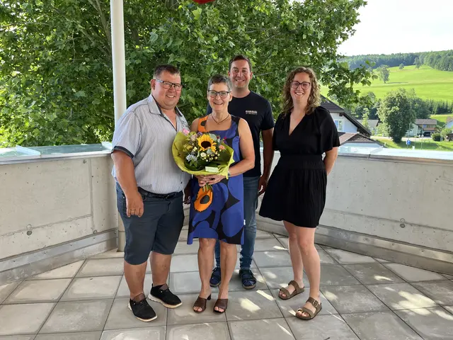  Bürgermeister Arthur Rasch mit Christa Schmirl sowie Amtsleitung Harald Winter und Madlen Leitner | Foto: GM Hofstetten- Grünau
