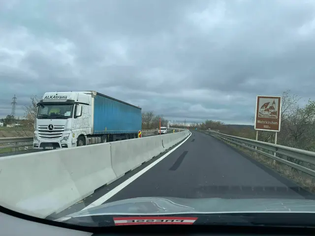 Auf der Schnellstraße S4 kommt es Anfang Juli wegen Instandsetzungsarbeiten zu Sperren und Verkehrsbehinderungen. | Foto: Santrucek