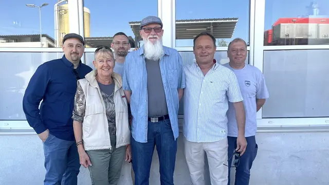 Fischamends Stadtamtsdirektor Manuel Freist, Stadträtin Astrid Taschner, der stellvertretende Wirtschaftshof-Leiter Michael Greimel, Wolfgang Riesner, Bürgermeister Thomas Ram, Wirtschaftshof-Leiter Christian Kugler. | Foto: Stadtgemeinde Fischamend