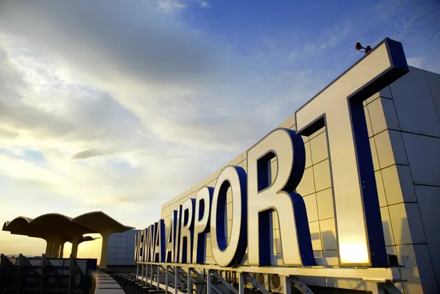 Eine cyberkriminelle Gruppierung soll im Darknet Frachtunterlagen des Flughafens Wien-Schwechat zum Kauf angeboten und somit den Airport erpresst haben. | Foto: Flughafen Wien AG