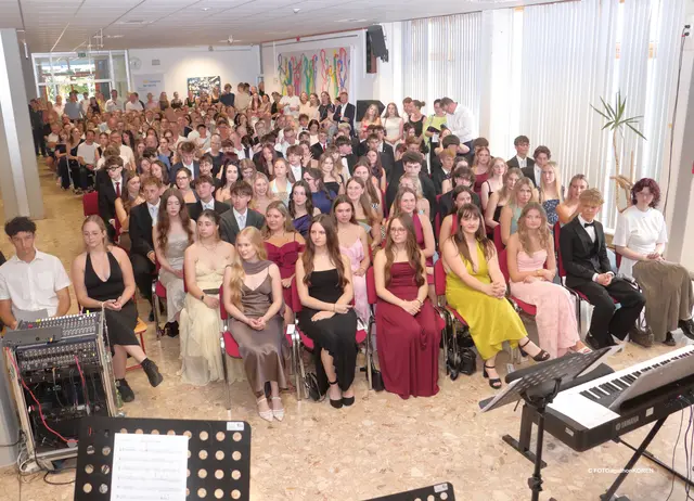 72 Maturantinnen und Maturanten wurden feierlich verabschiedet. | Foto: FOTO Koren