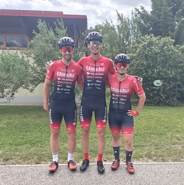 Vor dem Rennen: Daniel Klug, Daniel Oberngruber, Felix Graf, v. l.  | Foto: zVg