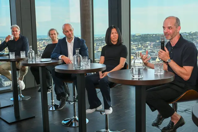 Das Podium von links: Marcus Warrelmann, Katja Schechtner, Martin Hajart, Sok-Kheng Taing und Albert Ortig. | Foto: Prietzel/privat