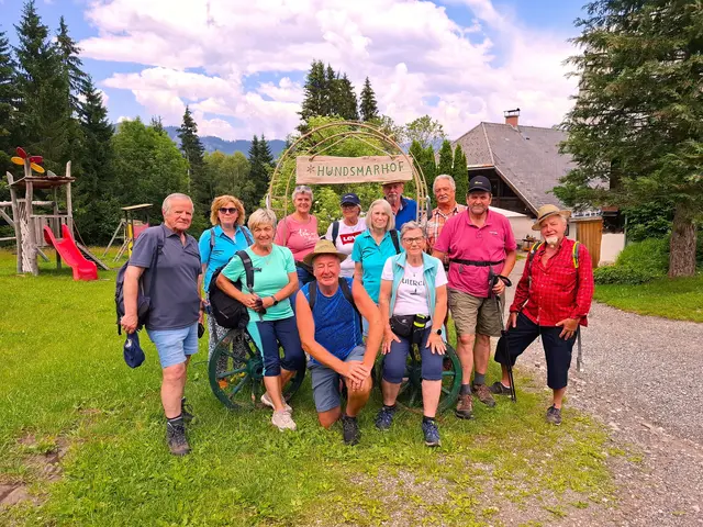 Die Himmelberger packten die Wanderschuhe aus und gingen los. | Foto: Privat