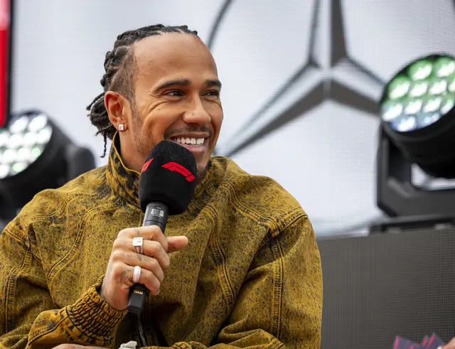 Lewis Hamilton kleidet sich gerne extravagant.