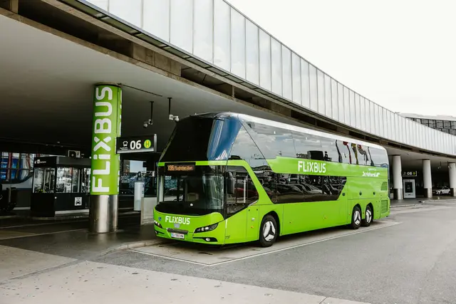 Die Flix-Bus-Linie X96 fährt seit 2016 die Strecke von Graz über Schäffernsteg/Pinggau bis zum Flughafen Wien-Schwechat (Bild). | Foto: Dr. Richard/Bernhard Luck