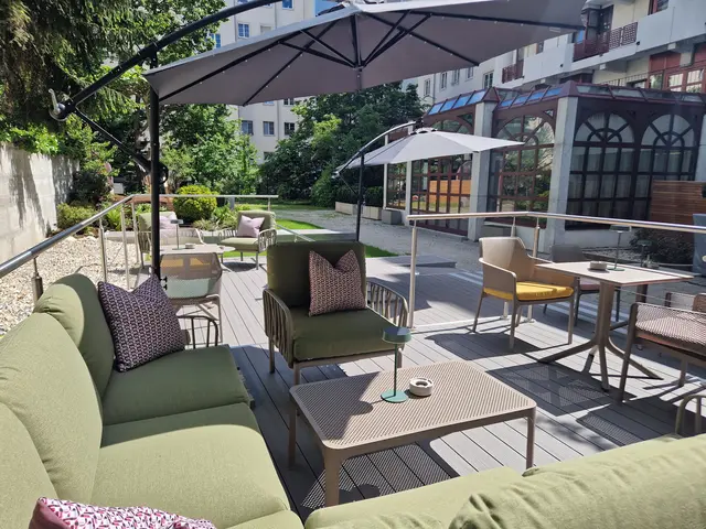 After Work, Sundowner oder spontane Auszeit zwischendurch – der HOF ist der perfekte Ort zum Sitzenbleiben. | Foto: arte hotel