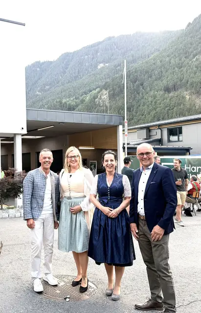 Bezirksstellenleiter Otmar Ladner, Landtagsabgeordnete Beate Scheiber, Nationalrätin Margreth Falkner und Bürgermeister Bernhard Achenrainer. | Foto: WK Tirol