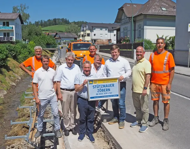Der Scheiblingkirchner FPÖ-Landtagsabgeordnete Jürgen Handler inspizierte in Vertretung von Landeshauptfrau-Stellvertreter Udo Landbauer die Baustelle für die Ufermauersanierung in Zöbern.
 | Foto: Land NÖ