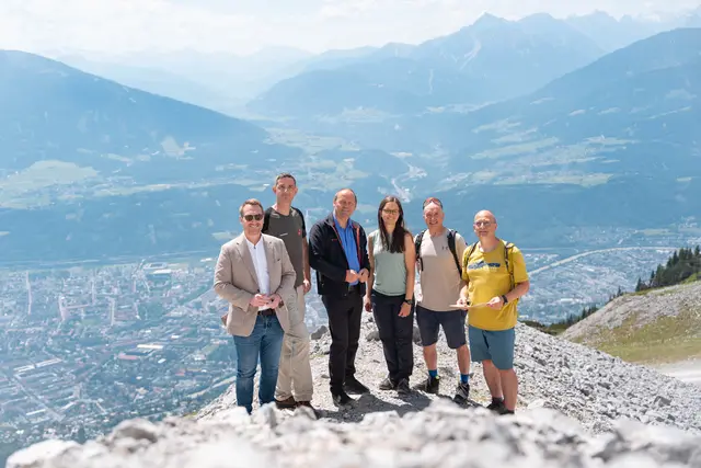 V.li.: LHStv Philip Wohlgemuth, Klaus Pietersteiner (Abteilung Waldschutz, Land Tirol), LHStv Josef Geisler, Lucia Felbauer (Projektkoordinatorin Land Tirol), Christoph Kovacs (GIS-Experte Land Tirol), Christoph Höbenreich (Sport-Experte, Land Tirol). | Foto:  Land Tirol/Christanell