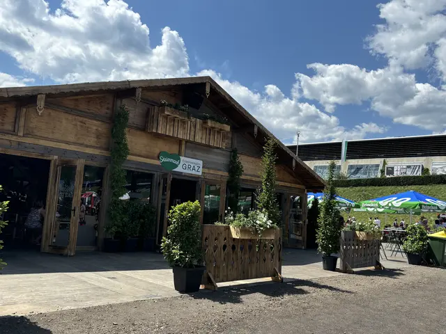 Das Steiermark Village ist jetzt eine große Holzhütte.