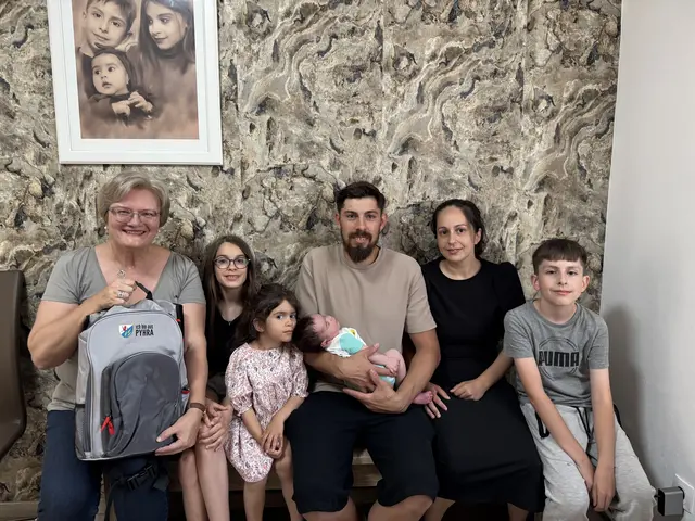Vizebürgermeister Erika Zeh, Töchter Abigail-Miriam und Leah-Evelin, Sergiu Ciui mit Sohn Matteo-Liam, Beatrice-Iulia Ciui und Sohn Patrick-Isaia. | Foto: Marktgemeinde Pyhra