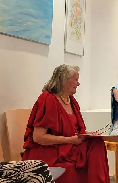 Beatrix Prinz
Im Hintergrund ein Bild von Beatrix Prinz &amp; LiLA Herderberg | Foto: Foto c by Sylvia A. Fruhmann