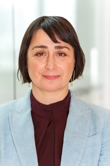Ilkim Erdost ist Bereichsleiterin für Bildung der Arbeiterkammer Wien. An dem zu entstehenden Youth Campus ist sie maßgeblich beteiligt. | Foto: Lisi Specht