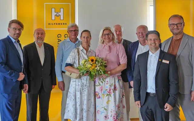 Von links: Simon Radlinger, Günter Virt, Harald Preuner, Alexandra Preuner, GF Elke Schmiderer, Christian Struber, Konrad Pieringer, Mathias Unterrainer, GF Hermann Hagleitner.  | Foto: Hilfswerk Salzburg/Steinbauer