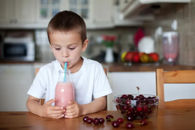 In der VHS Liesing können Kinder sommerliche Smoothies und frisches Eis selbst zubereiten. (Symbolbild) | Foto: panthermedia/t.tomsickova