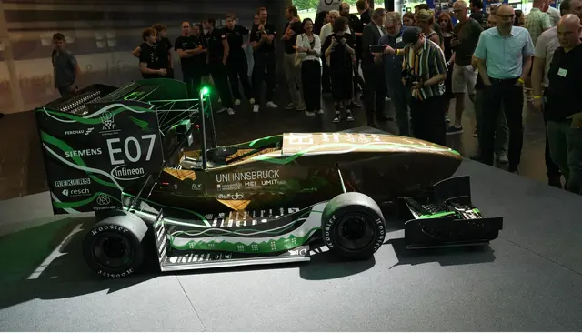 Mit dem neuen Rennwagen „AQUILA“ will das Team von Campus Tirol Motorsport an die Erfolge der vergangenen Jahre bei internationalen Wettbewerben im Rahmen der Formula Student anknüpfen. | Foto: Umti Tirol/Katharina Kern