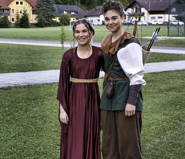 Marian: Valerie Appel. Robin Hood: Lena Raith | Foto: Markus Achleitner