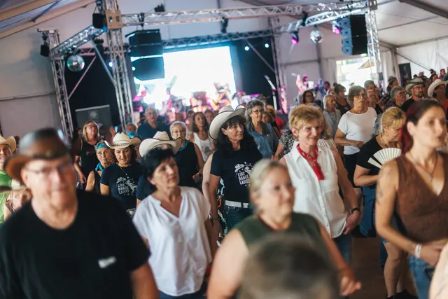 Workshops und Live-Bands begeisterten die Line Dancer über das gesamte Wochenende im Festzelt  | Foto: Zell am See-Kaprun JOE
