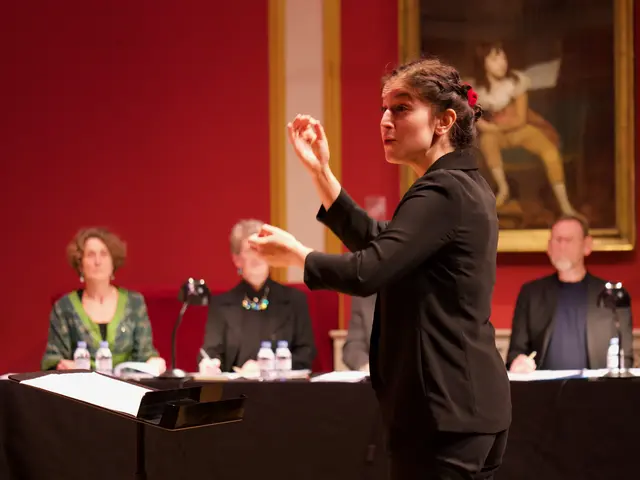 Agnes Schnabl dirigiert schwungvoll das Konzert | Foto: Privat