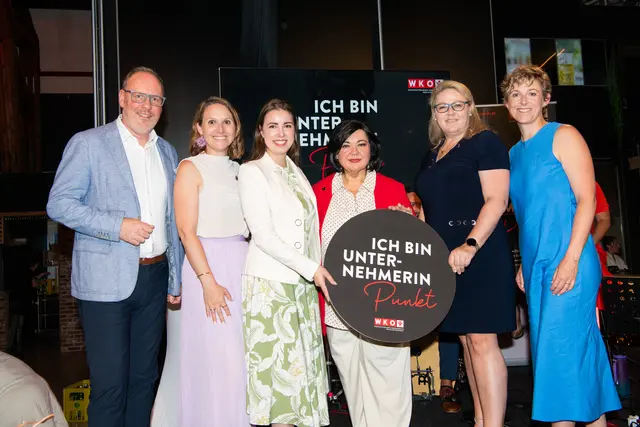 Von links: WK-OÖ-Direktor-Stellvertreter Friedrich Dallamaßl, Sarah Radinger (WK OÖ), FidW-Landesvorsitzende Lisa Sigl, Profilerin Patricia Staniek, FidW-Landesvorsitzende-Stellvertreterin Martina Schwarz und FidW-Landesvorsitzende-Stellvertreterin Claudia Haslinger. | Foto: cityfoto/Böcksteiner