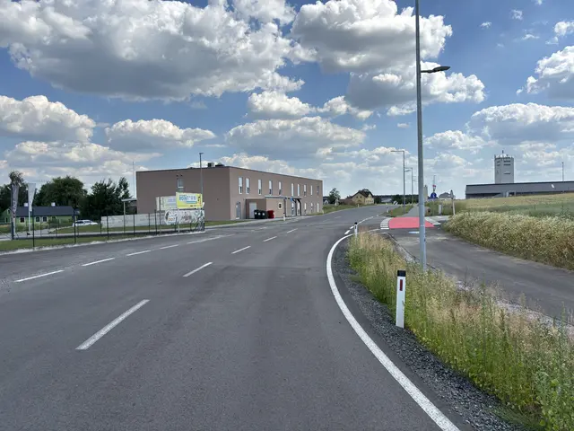 Die neue Thayaparkstraße verbindet den Karpfenkreisverkehr und das EKZ Thayapark in Waidhofen/Thaya. | Foto: Daniel Schmidt