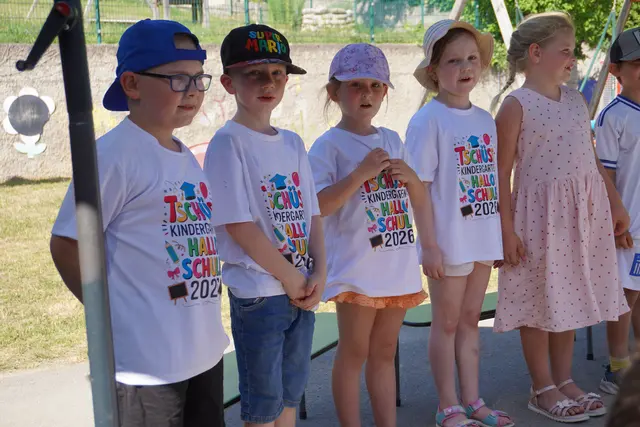 Passende Outfits anlässlich des Abschlussfestes.  | Foto: MeinBezirk/Barbara Babonitsch-Diewald