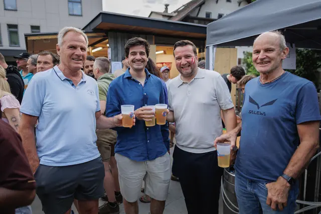 Peter Hauser (SV Zams Winter), Christof Hammerl (Gemeinderat), Bgm. Benedikt Lentsch und Walter Fraidl (SV Zams) | Foto: Franz Preschern