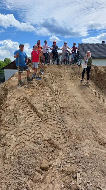 Christoph Nöbauer, Klemens Wandl, Tobias Fasching, Mattheo Weber, Leonhard Böhm, Nico Hofbauer, Felix Webster und Bürgermeisterin Alexandra Weber. | Foto: Stadtgemeinde Heidenreichstein
