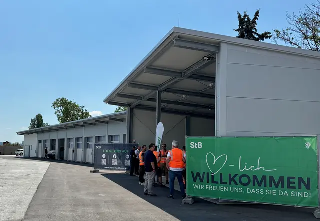 Das moderne Baudienstgebäude mit neuer Küche, Aufenthaltsraum, sanitären Einrichtungen und Umkleideraum mit Waschmaschinen, Trockner und Spints für die Mitarbeiter befindet sich am Ende des Gebäudes. | Foto: MeinBezirk/Monika Wilfurth