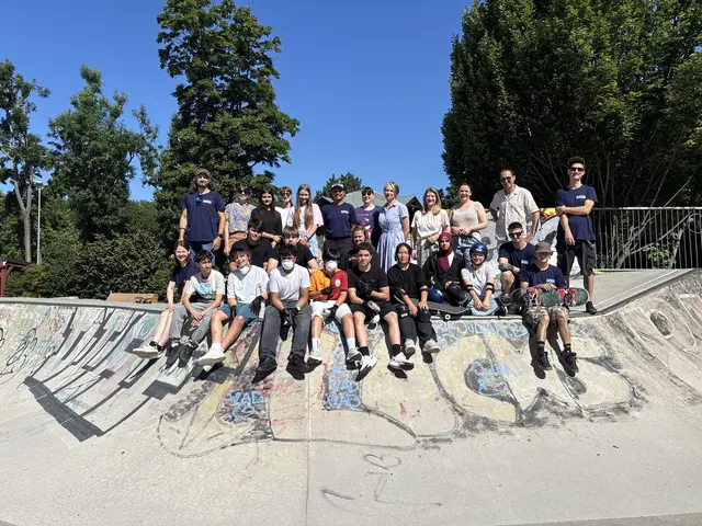 "Anpacken, mithelfen und einfach machen!“ hieß es für mehr als 130 Schulklassen bei der 6. Wiener Ehrenamtswoche. Der Auftakt fand im Skatepark Penzing statt. | Foto: Mathias Kautzky/MeinBezirk