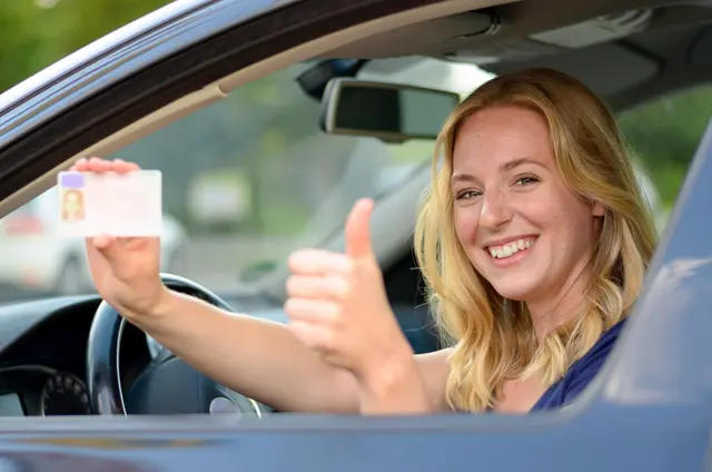 Die Kosten für den Führerschein der Klasse B liegen zwischen 1.580 und 2.177 Euro, im Durchschnitt bei 1.932 Euro.  | Foto: smarterpix/michaelheim