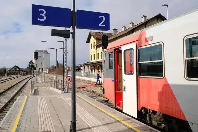 Neue Direktzüge, Busknoten und "Park&amp;Ride" stärken Pendler und Schüler. | Foto: ÖBB