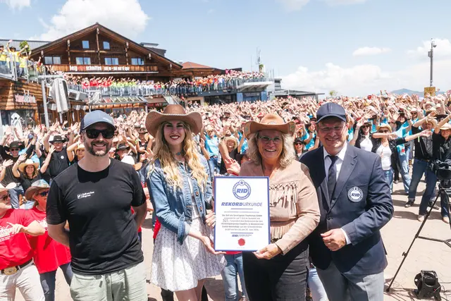 Mit 960 Tänzerinnen und Tänzern ist der Weltrekord geglückt | Foto: Zell am See-Kaprun JOE