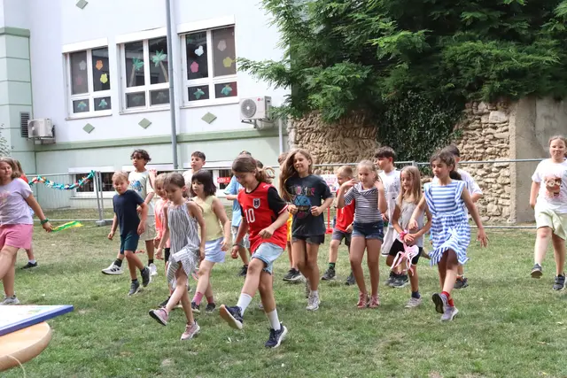Die Kinder bei der Tanzvorführung. | Foto: Gemeinde Himberg