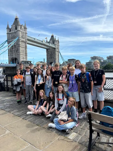 Die Schüler besuchten in London zahlreiche Sehenswürdigkeiten, darunter auch die Tower Bridge. | Foto: MS St. Martin
