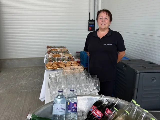 Für das Catering verantwortlich war diese nette Mitarbeiterin von "Der Ederer" am Weizberg. | Foto: MeinBezirk/Monika Wilfurth