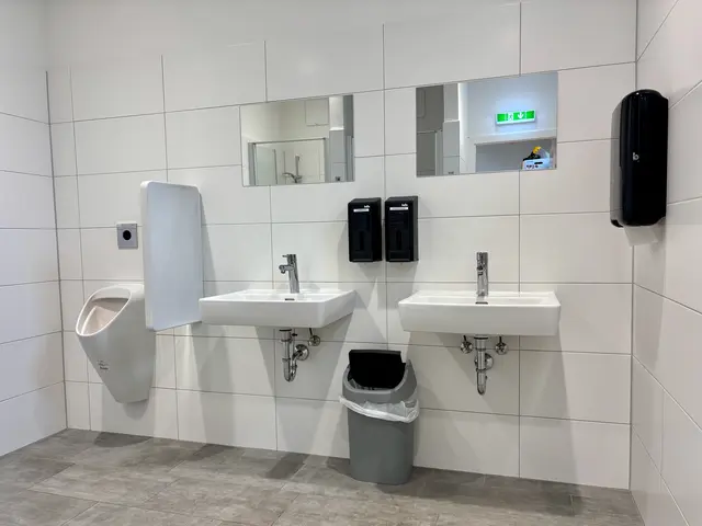 Die neuen Sanitäranlagen entsprechen modernen Standards und bieten optimale Bedingungen für die Mitarbeiter. | Foto: MeinBezirk/Monika Wilfurth