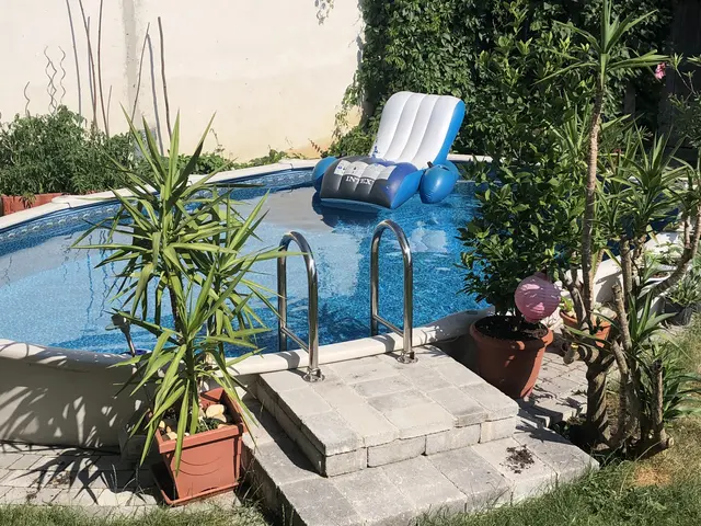 Viele verschaffen sich im Garten ein Paradies zum Abkühlen. | Foto: Alexandra Goll