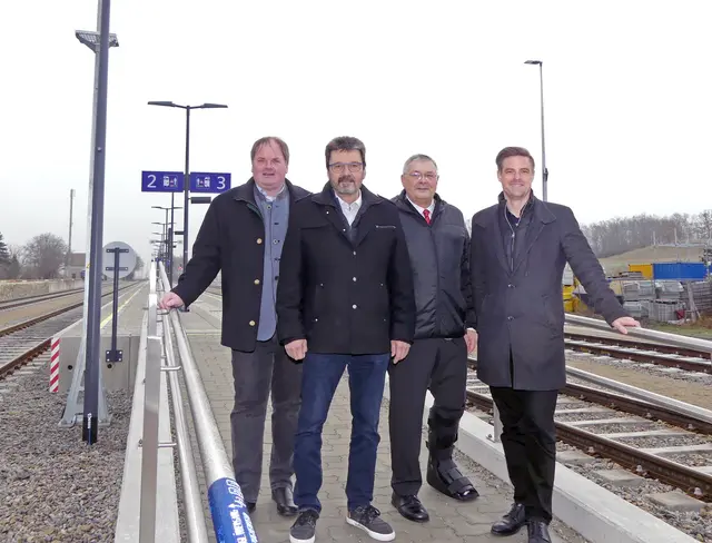 Die Stadtführung von Horn kann sich freuen: Mit dem beschlossenen Realisierungsvertrag wird ein zentraler Entwicklungsschritt für den öffentlichen Verkehr in der Region gesetzt. | Foto: Stadtgemeinde Horn