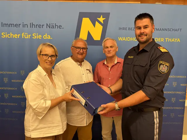 Übergabe an die Polizei | Foto: Daniel Schmidt