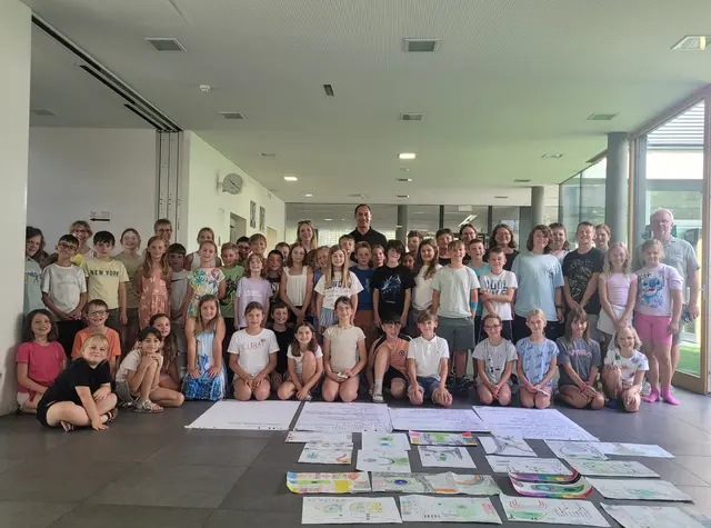 Kinder in Band Wimsbach-Neydharting zeigten auf kreative Weise, wie ihre Wunschvorstellung vom neuen Marktplatz aussieht. | Foto: Gemeinde Bad Wimsbach-Neydharting